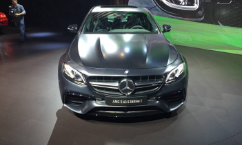 Автосалон в Лос-Анжелесе - 2016 Mercedes-AMG E63 S